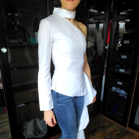 🥿2/$40 White one-sleeve blouse - Picture 3 of 8